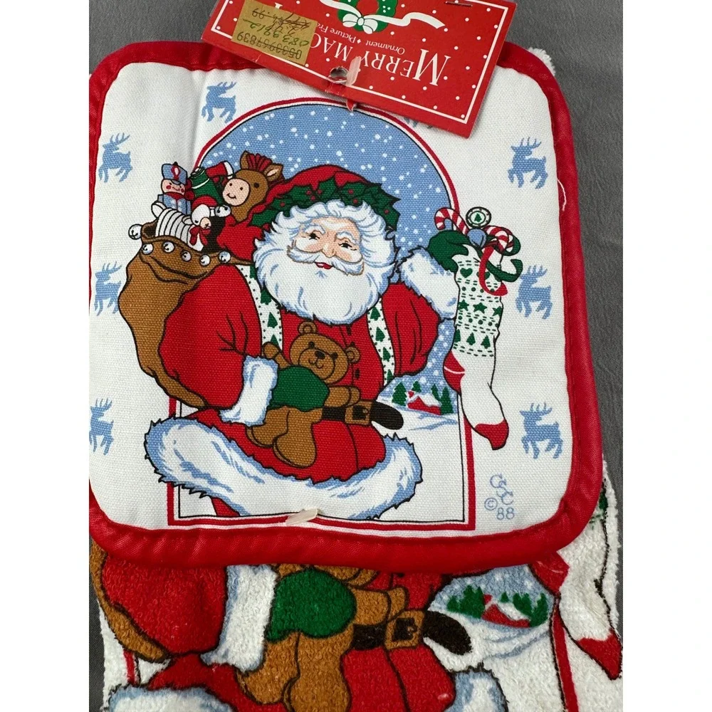 Merry Mac Xmas‎ kitchen towel & pot holder set w/ circular picture frame 80's